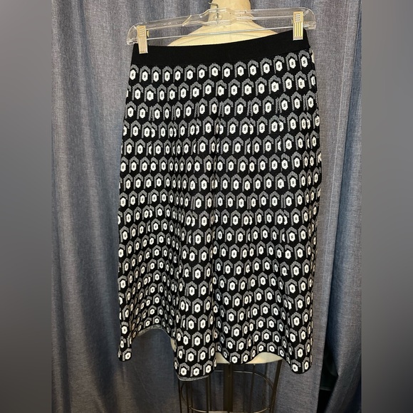 YAL Knit A-Line Skirt - Picture 3 of 8